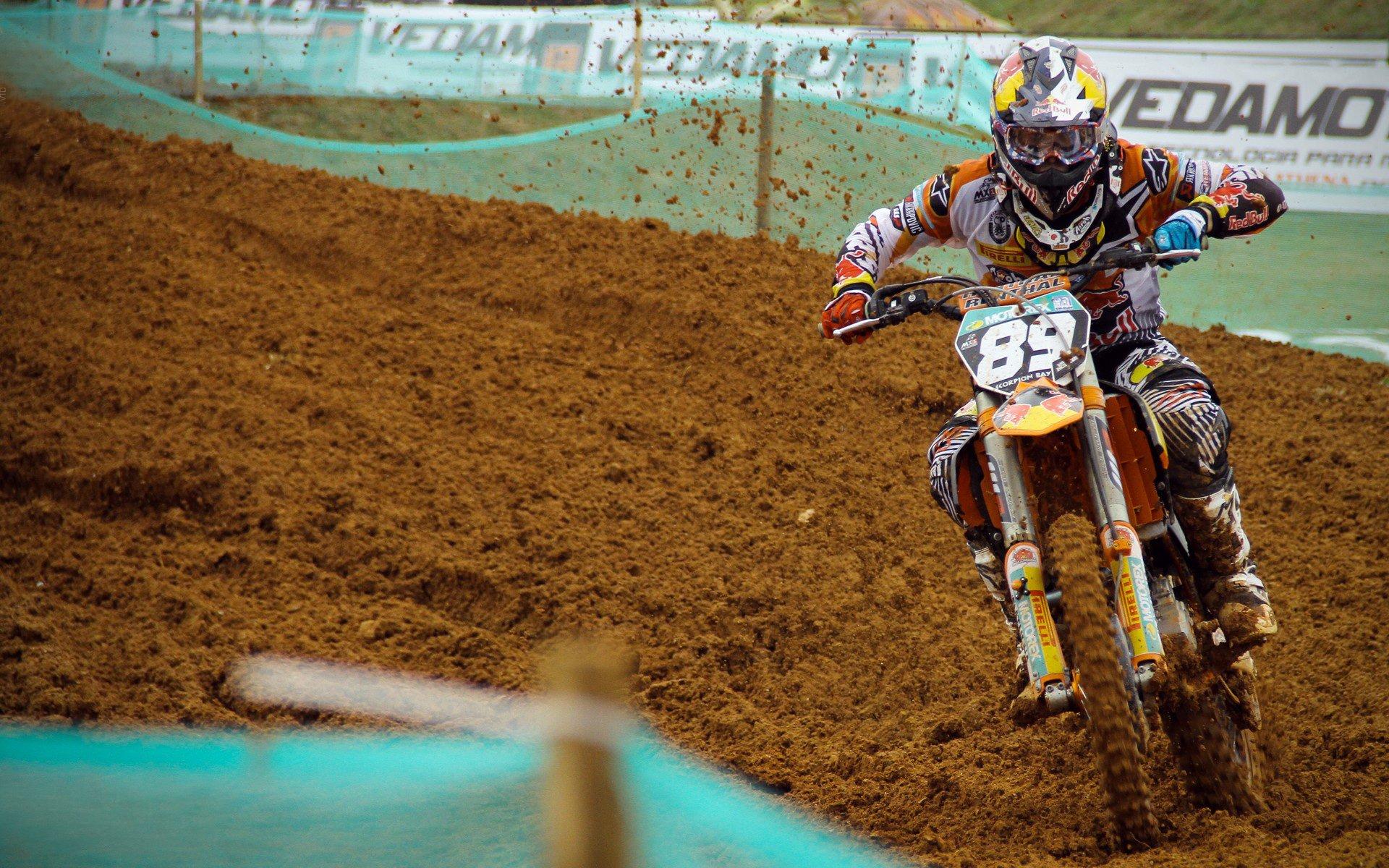 拉菲尼亚揭露转会黑幕，葡体曾要求我诈伤罢赛遭严拒，职业操守引发足坛反思