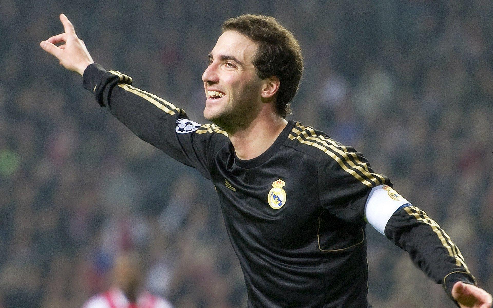 马奎尔盛赞卡里克传奇地位，坚信球迷将全力支持新帅时代